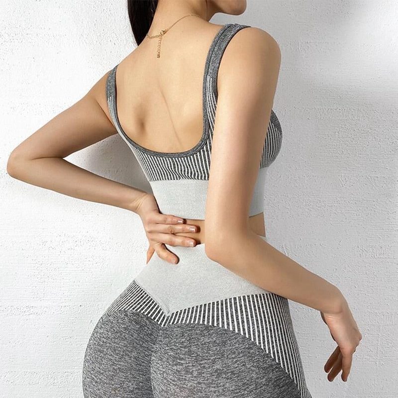 Seamless Striped Set Slim Bra Top And Hip Lifting Shorts